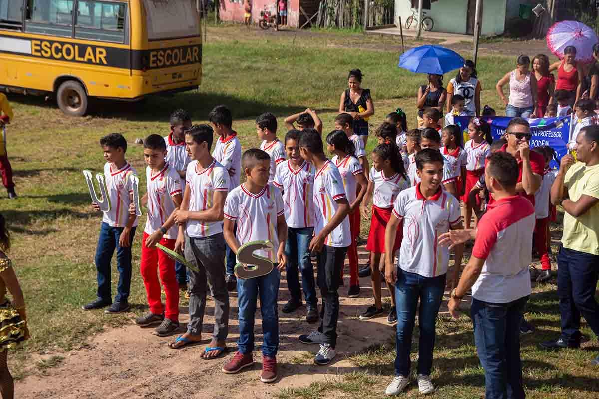 Pela primeira vez moradores da Vila Menandes prestigiaram um desfile cívico na comunidade