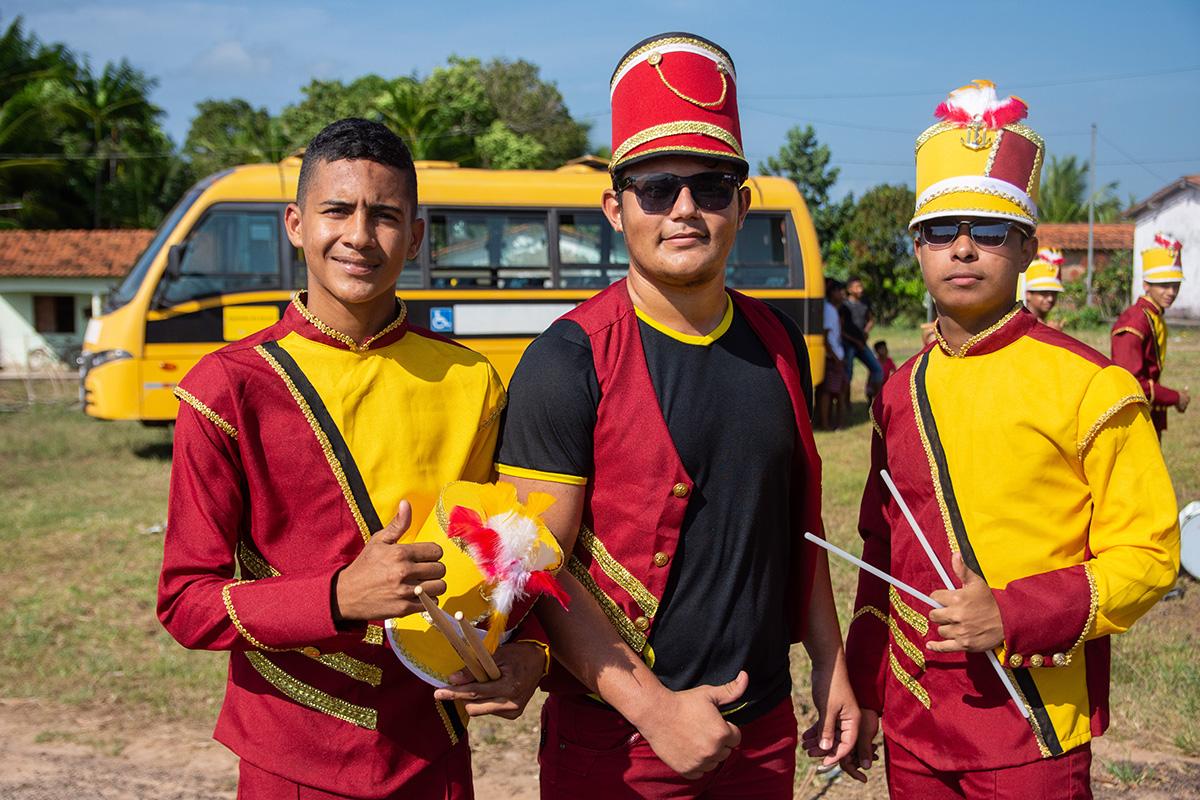 Pela primeira vez moradores da Vila Menandes prestigiaram um desfile cívico na comunidade