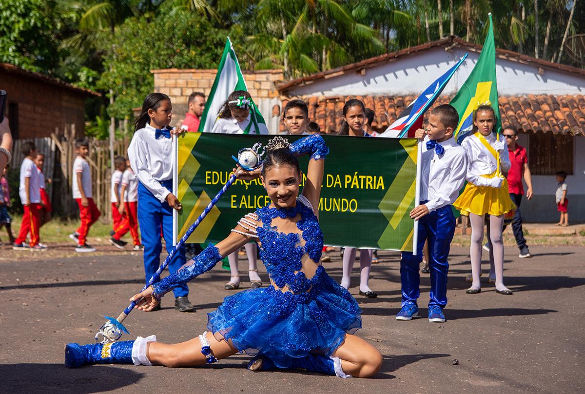 Pela primeira vez moradores da Vila Menandes prestigiaram um desfile cívico na comunidade